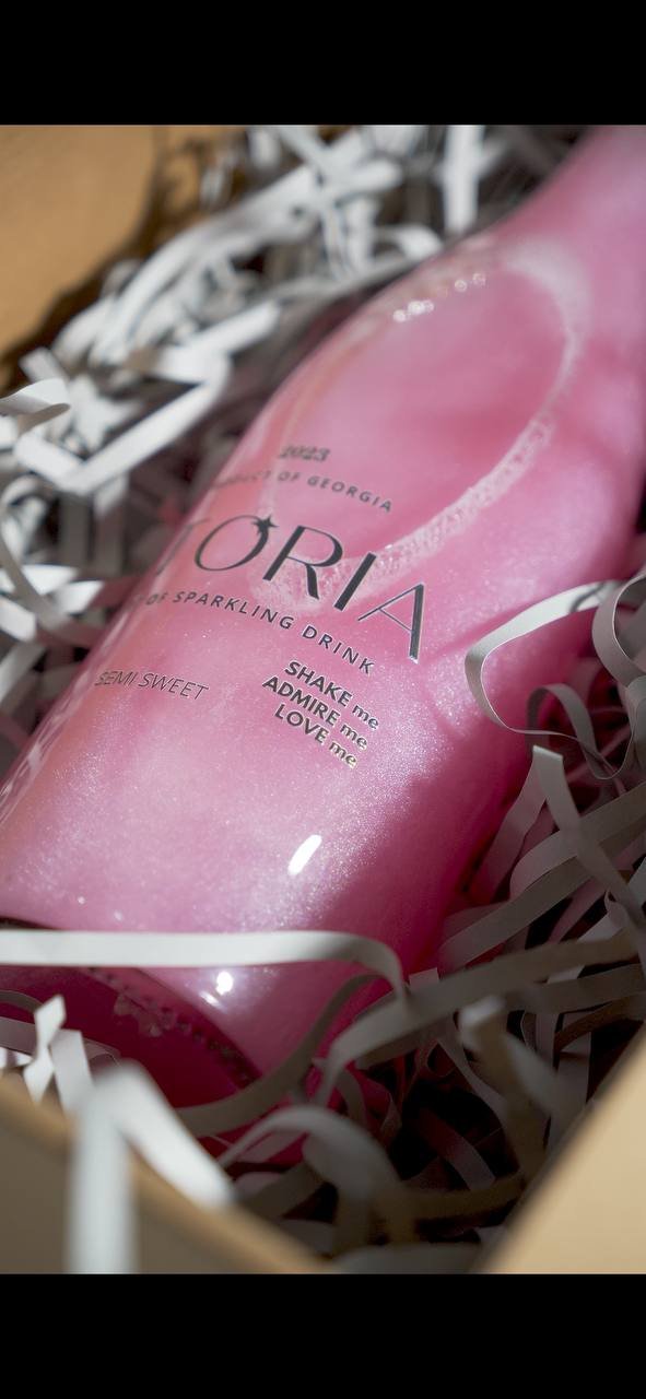 Istoria Rose Quartz in a gift box